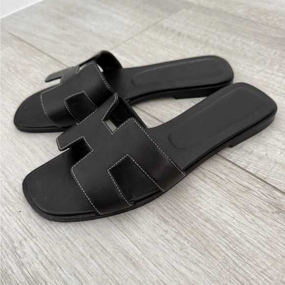 Hermès Oran Black Sandals Sz 39 - Picture 1 of 6